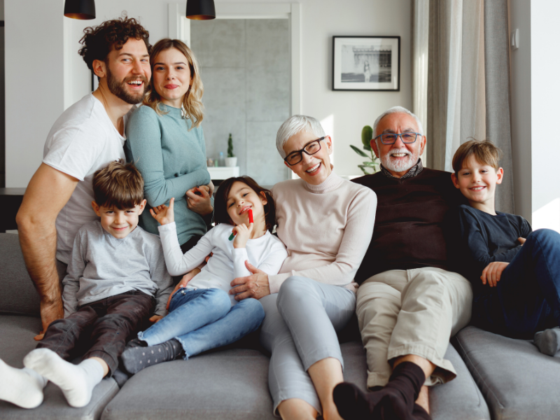eltern_familie (c) gettyimagessignature_canva eltern_familie